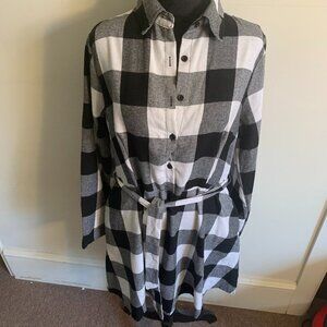 Fancyinn Women's Size M Buffalo Plaid Casual Dress Shirt (US 8/!0)